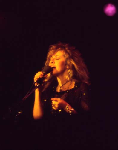 Stevie Nicks, 1975-6 - 13 KBytes